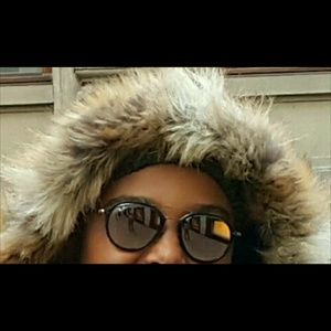 Meet your Posher, Malaika